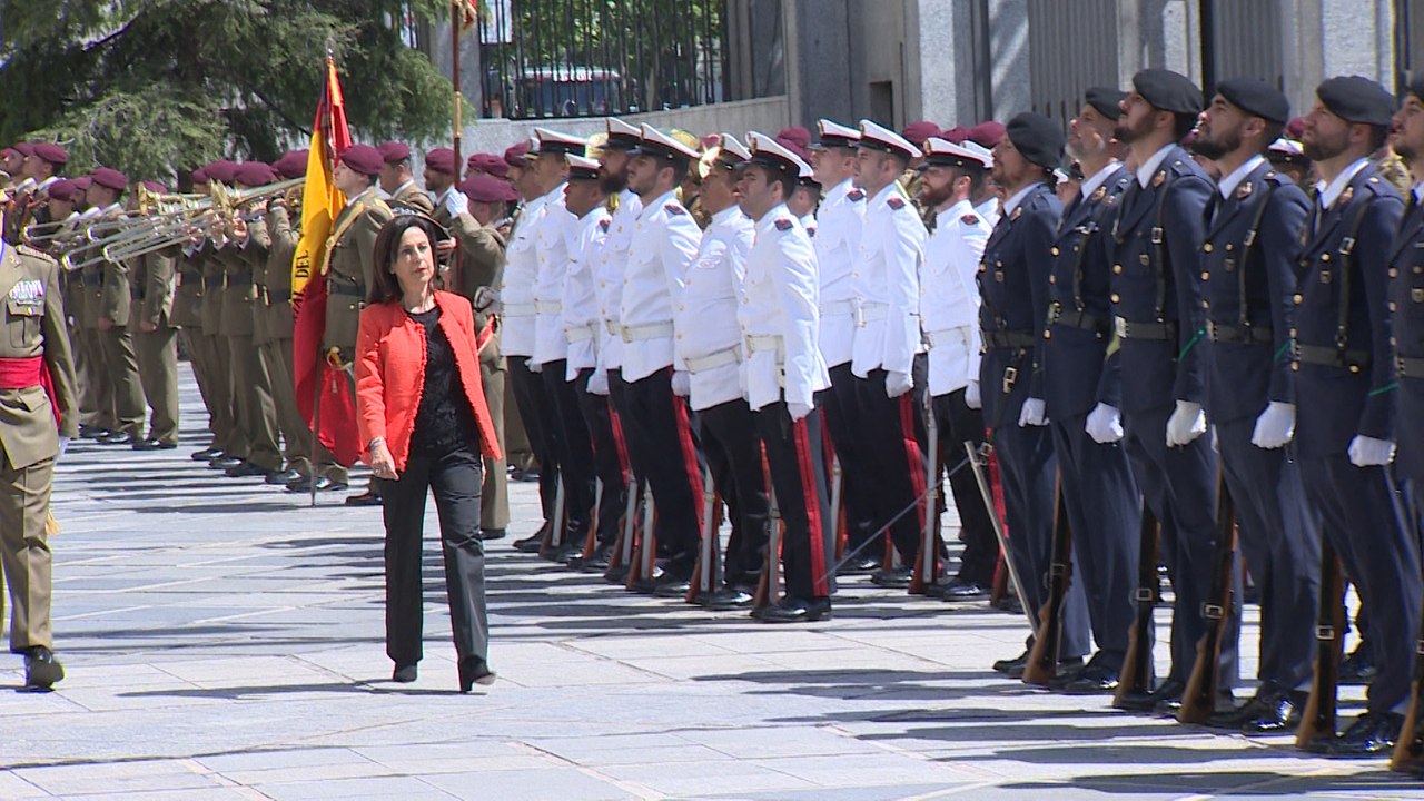 Margarita Robles da el relevo a Cospedal