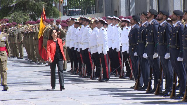Margarita Robles da el relevo a Cospedal