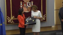Margarita Robles recibe la cartera de Defensa de manos de Cospedal