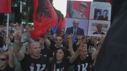 Miles de albaneses salen nuevamente a la calle para pedir dimisión de Rama