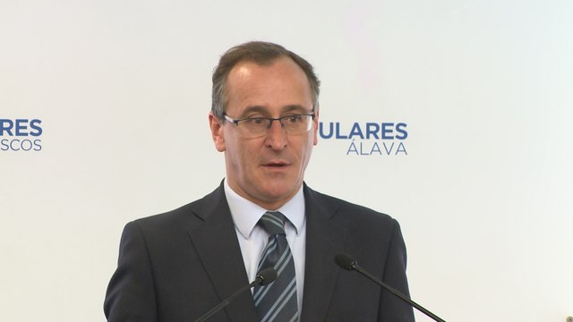 Alonso cree extrañas las declaraciones de Aznar