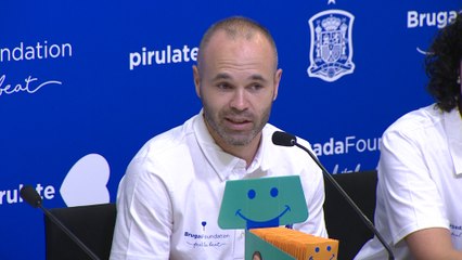 Video herunterladen: Sergio Ramos y Andrés Iniesta, contra la muerte súbita