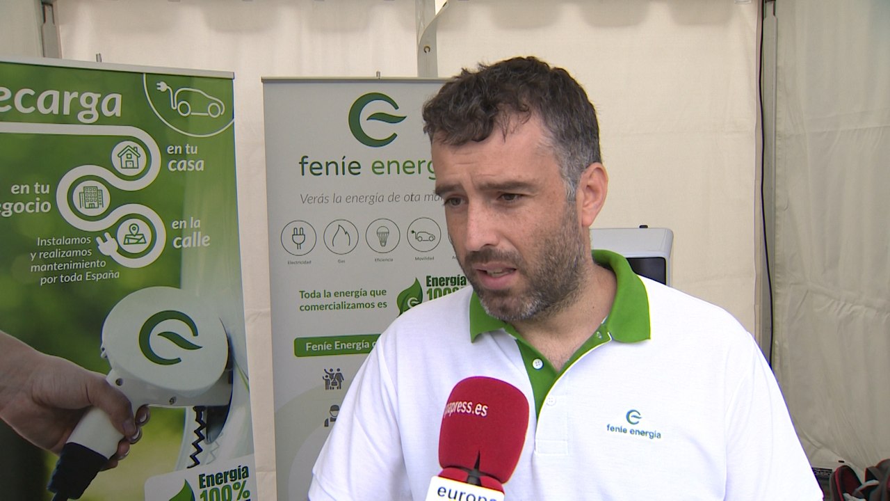 Empresas ofrecen información acerca del coche eléctrico