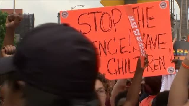 Multitudinaria marcha en Nueva York por un mayor control de las armas de fuego