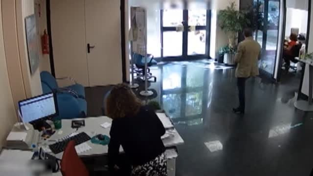 Detenidos "in fraganti" dos atracadores cuando se disponían a robar un banco en Sevilla