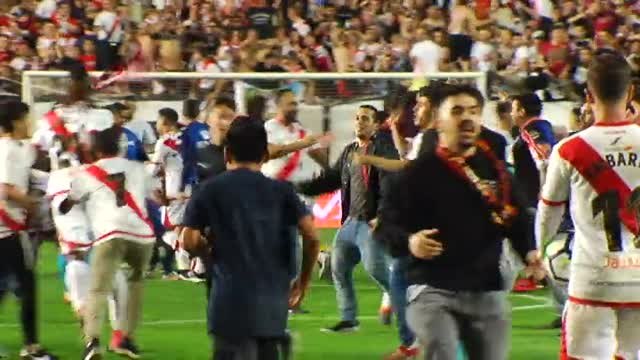 Vallecas celebra el ascenso a Primera