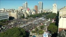 Argentina se manifiesta contra Macri por pedir un crédito mil millonario al FMI