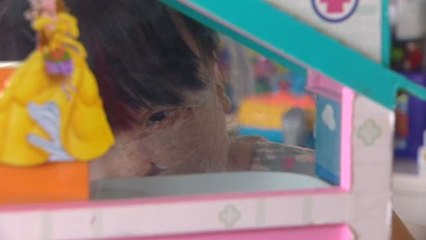 Nguyet vuelve a mirarse al espejo