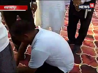 सरकारी कर्मचारी से जूता पहनने पर योगी के मंत्री ने दी सफाई, कही यह बात