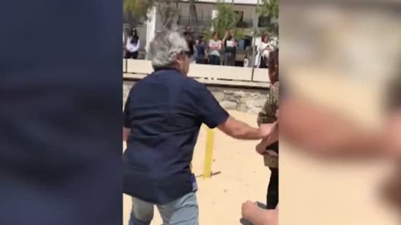 La tensión entre independentistas y defensores de la unidad de España llega a las playas