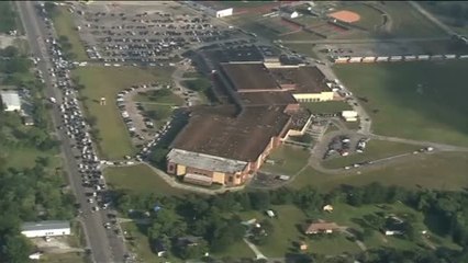 Descargar video: Al menos 8 muertos en un tiroteo en un instituto de Santa Fe (EEUU)