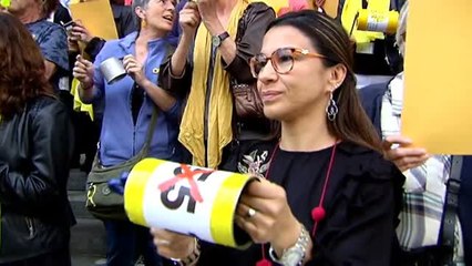 Cacerolada de funcionarios en Girona para pedir el cese del 155