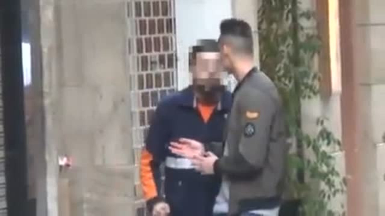 Fianza de medio millón de euros al exyoutuber que llamó cara anchoa a un repartidor