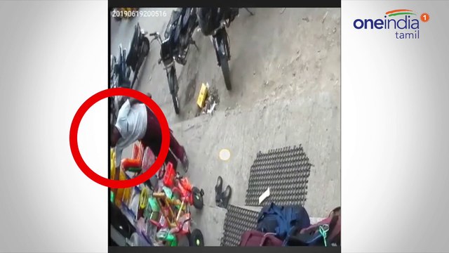 கெத்தாக பைக்கில் வந்து ஹேண்ட் பேக்கை திருடிய ஆசாமி -வீடியோ