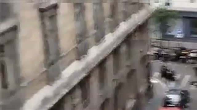 Un hombre agrede a varias personas con un cuchillo en el centro de París