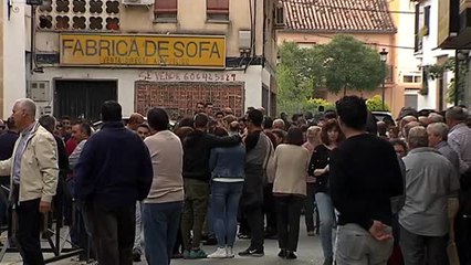 Dolor en el entierro del joven que apareció muerto junto a su novia en un campo de tiro
