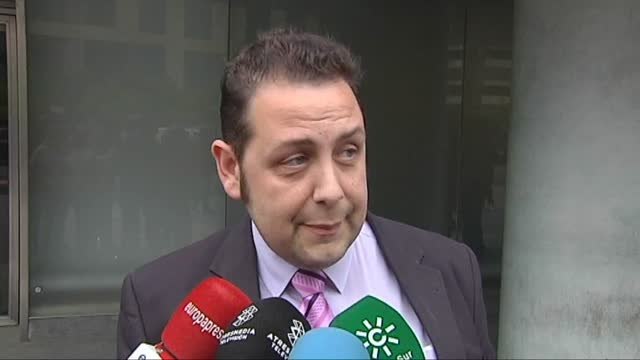 Absueltos los vecinos de Écija que apedrearon a los bomberos tras un incendio en el que fallecieron seis personas