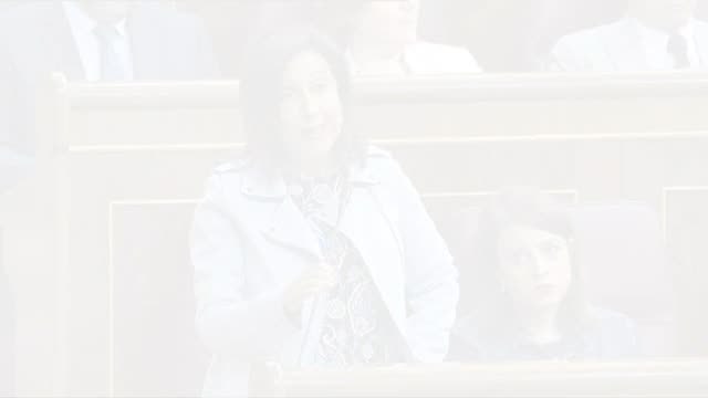 Robles a Rajoy: Estamos cansados de su dedo, que hace y deshace