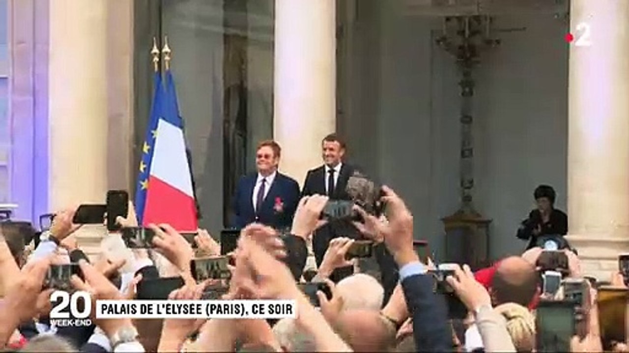 Regardez Elton John et Emmanuel Macron sur le perron de l'Elysée où ils ont lancé un appel aux dons pour la lutte contre le sida