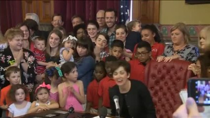 Iowa promulga una ley que prohíbe el aborto tras detectarse un latido cardíaco del feto