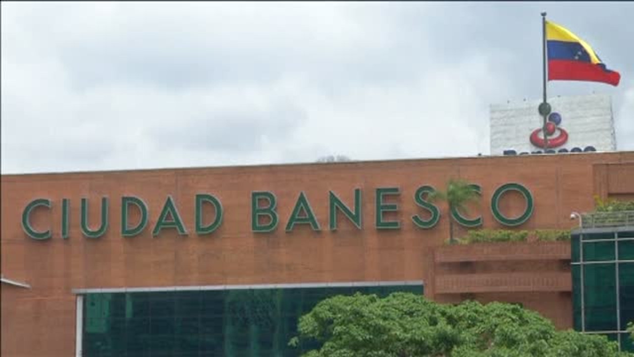 Maduro interviene Banesco y detiene a once de sus directivos