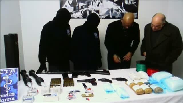 A las 12 de este mediodía cerca de Baiona (Francia) se va a escenificar la desaparición final de ETA