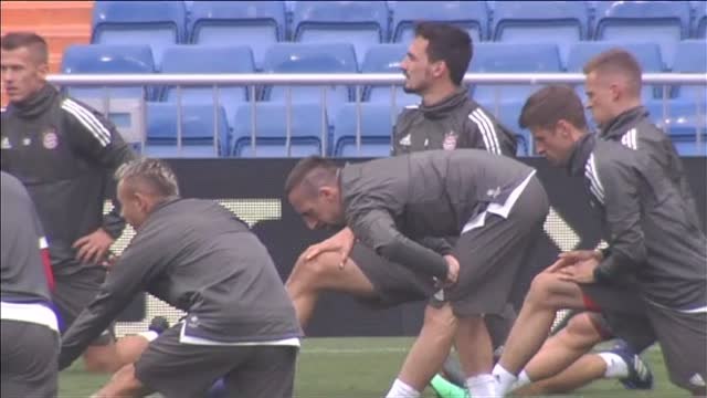 El Bayern prueba el césped del Bernabéu