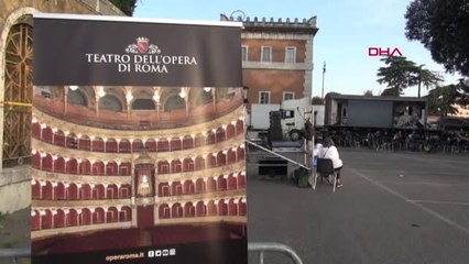 DHA DIŞ - Roma'nın kenar mahallelerine taşınan operada genç bir Türk tenör