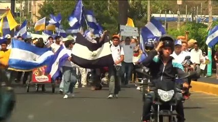 Descargar video: Miles de personas se manifiestan por la paz en Managua