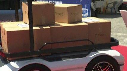 "스스로 택배 운반까지" 자율주행차 행사 / YTN