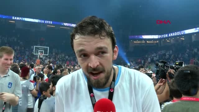 SPOR Anadolu Efesli oyuncular, şampiyonluğu değerlendirdi