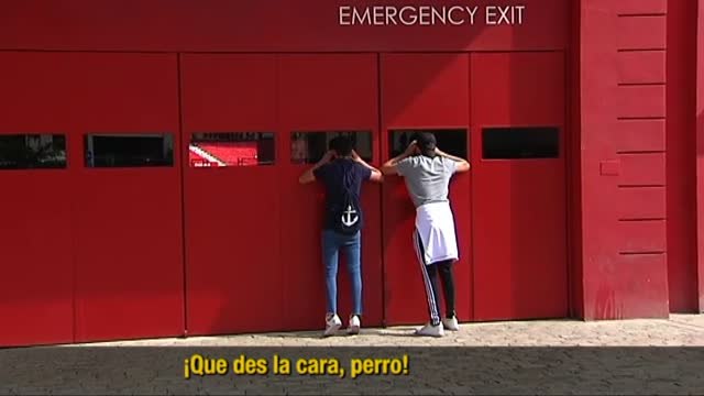 Protestas de la afición del Sevilla ante el Consejo de Administración del equipo