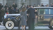 Felipe y Letizia reciben con honores militares al presidente de Portugal