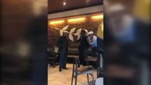 Polémica racial por la detención de dos hombres negros en un Starbucks en Estados Unidos