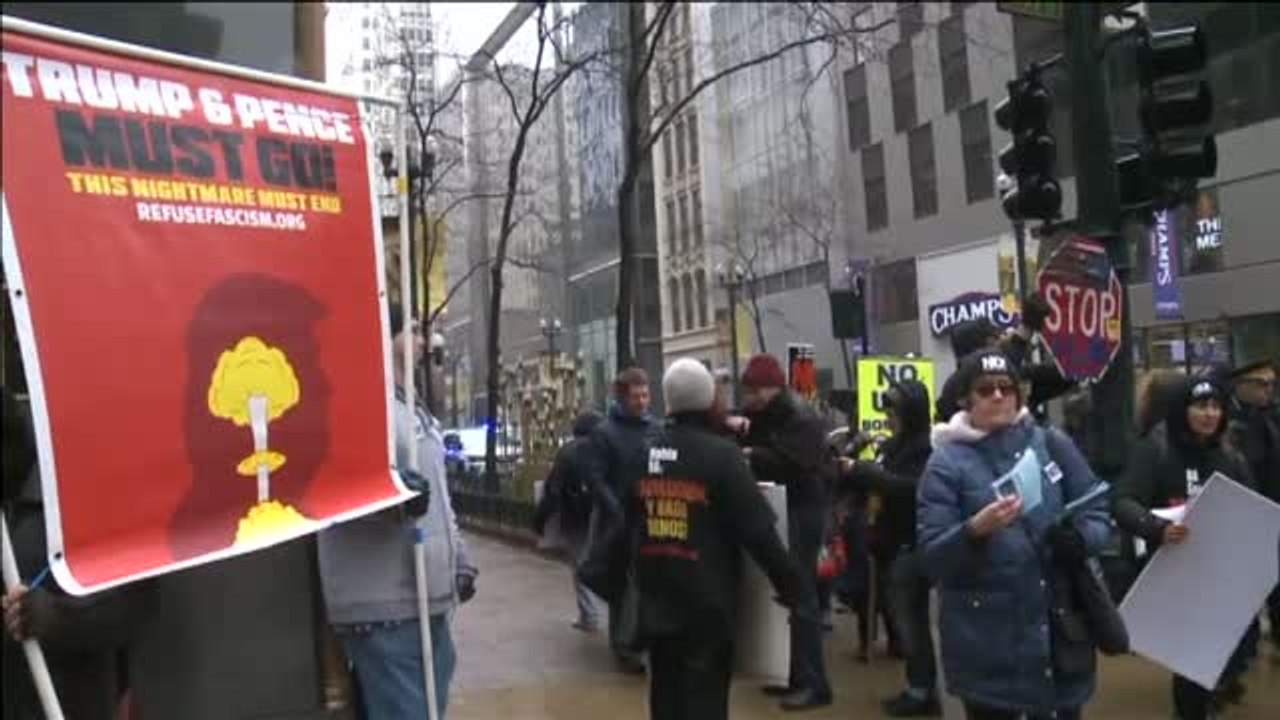 Decenas de norteamericanos se manifiestan en las calles de Chicago contra el ataque a Siria