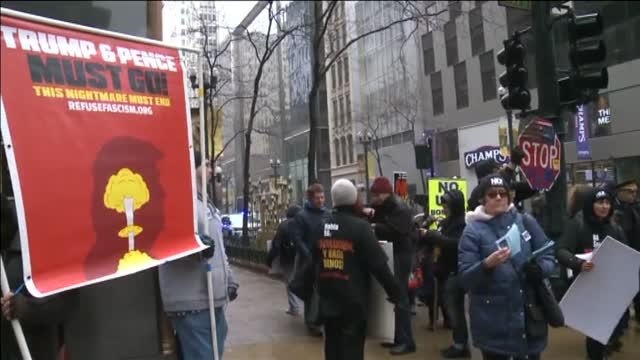 Decenas de norteamericanos se manifiestan en las calles de Chicago contra el ataque a Siria