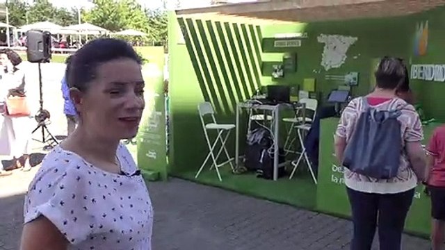 Recorrido por la Zona de Iberdrola Smart Mobility en la Plaza del Guggenheim de Bilbao. Nos la enseña Isabel Gorgoso, responsable de Recarga Pública de Iberdrola