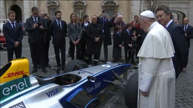 El Papa conoce de cerca la Fórmula E