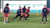 Caras largas en el entrenamiento del Barça