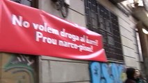 Los vecinos de El Raval de Barcelona se manifiestan por los problemas que ocasionan los narcopisos