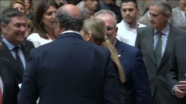 Cristina Cifuentes reaparece públicamente para recibir la Cruz de la Dignidad de la AVT