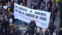 Miles de personas se manifiestan en Catalunya contra las detenciones de los CDR