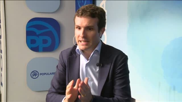 Casado niega haber recibido trato de favor para conseguir su máster