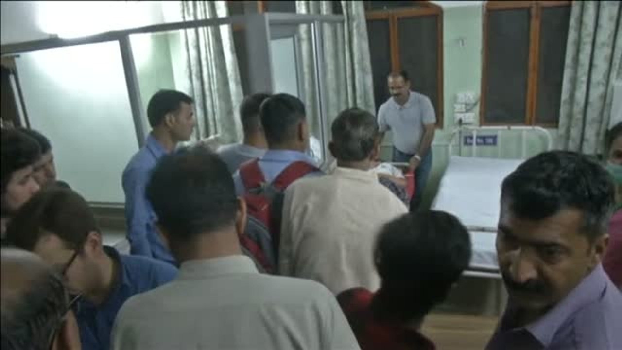 Al menos 27 niños fallecidos tras caer su autobús escolar por un barranco en la India