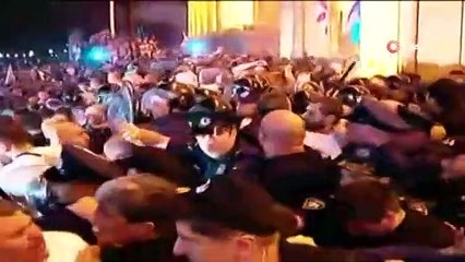 Gürcistan'da protestolar istifa getirdi