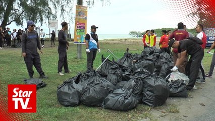 Selangor princess joins in beach clean-up