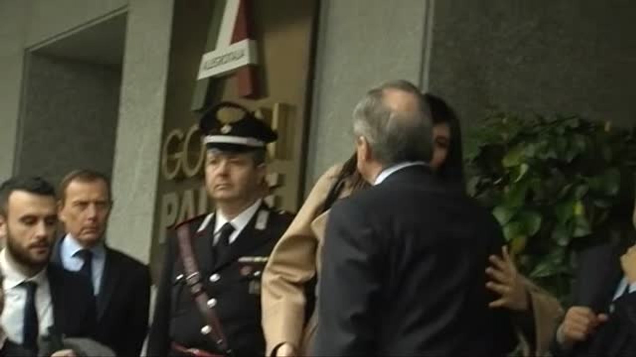 Cientos de aficionados del Madrid toman las calles de Turín