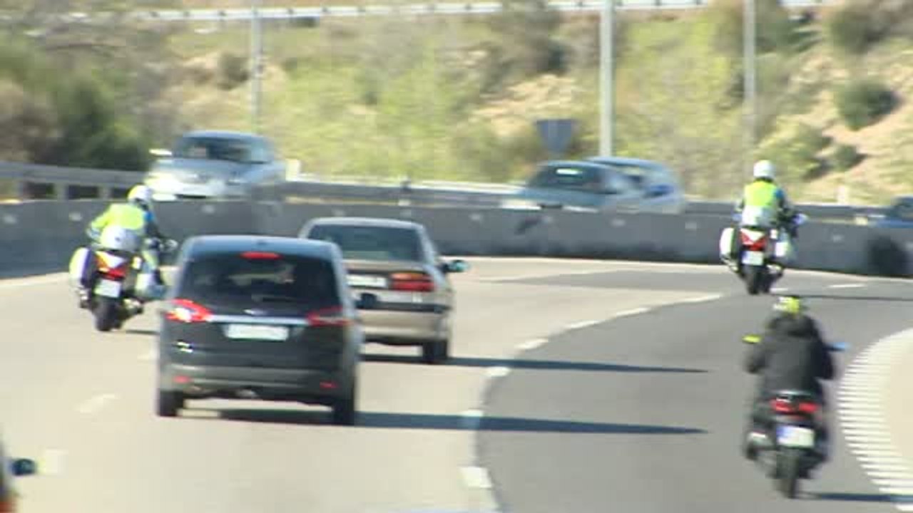 Motos de la Guardia Civil camufladas para controlar carreteras