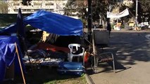Los indigentes acampan en el centro de Barcelona para pedir una vivienda digna