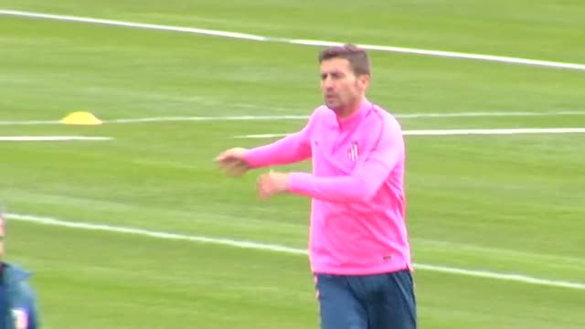 La polémica del escudo irrumpe en el entrenamiento del Atlético